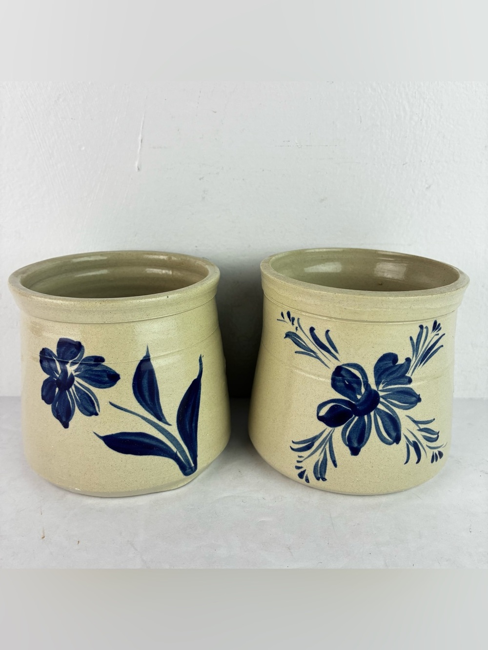 Williamsburg Pottery 1993 Set of 2 Salt Glazed Stoneware Small Crocks